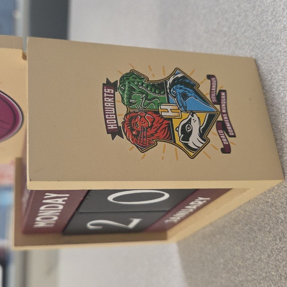 Harry Potter Daily Wooden Desk Calendar - Picture 2 of 4